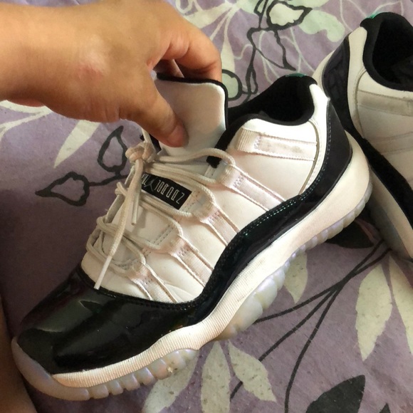 Air Jordan 11 Retro Low “Emerald” - Picture 4 of 7